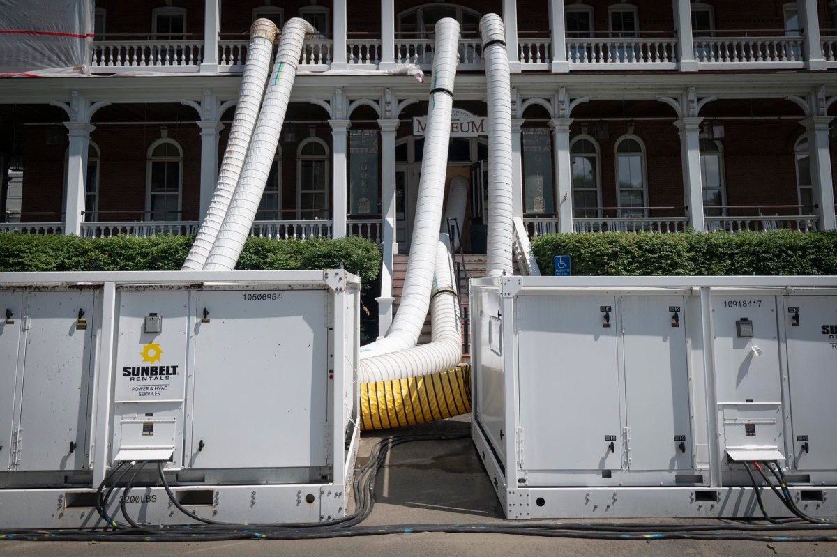 a group of hoses in front of a house.